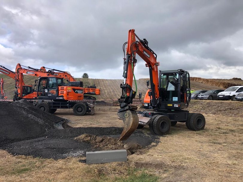 On Reunion Island, the dealer DMP shares its passion with Doosan